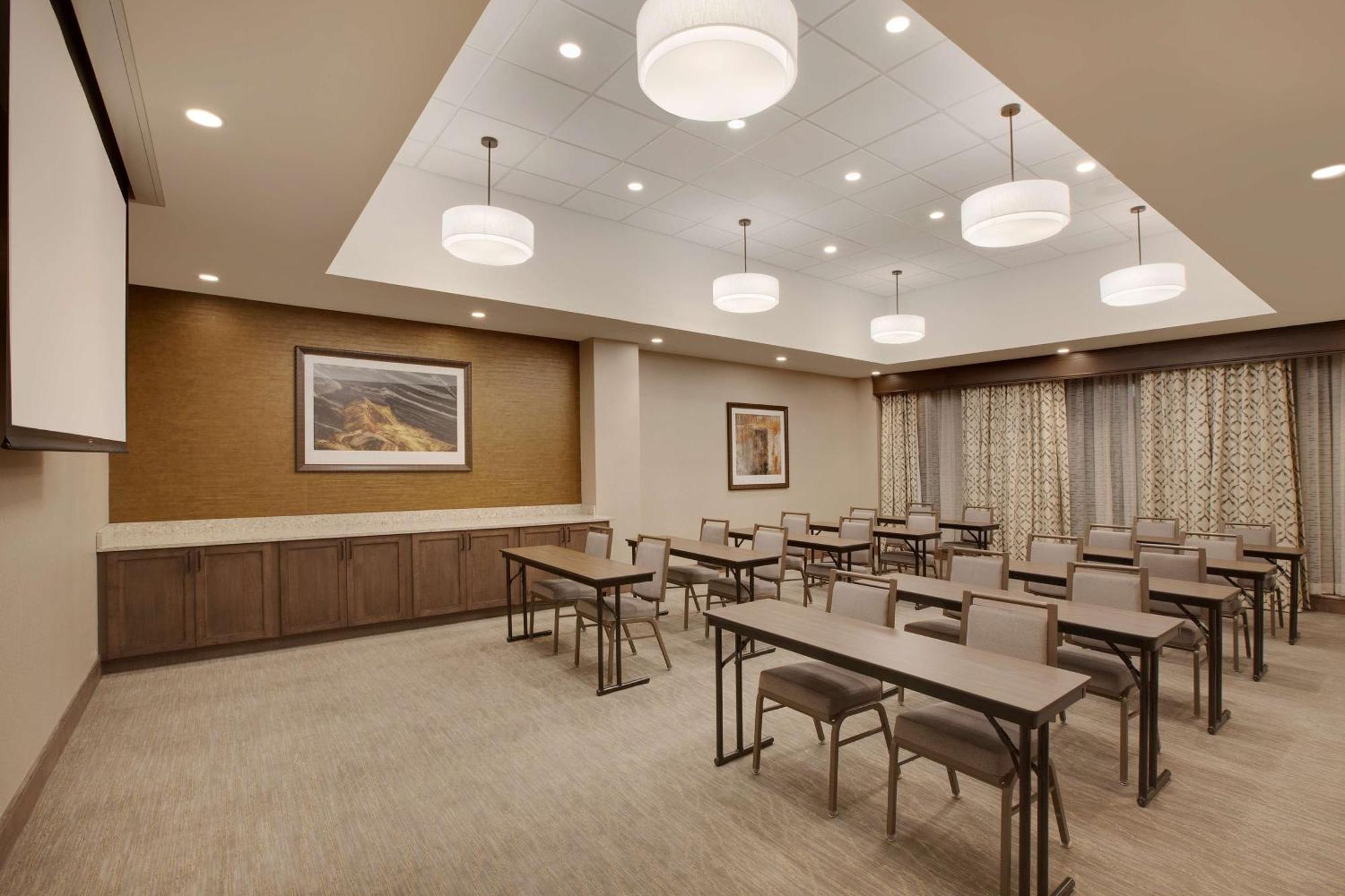 Hotel Homewood By Hilton Downtown 3*