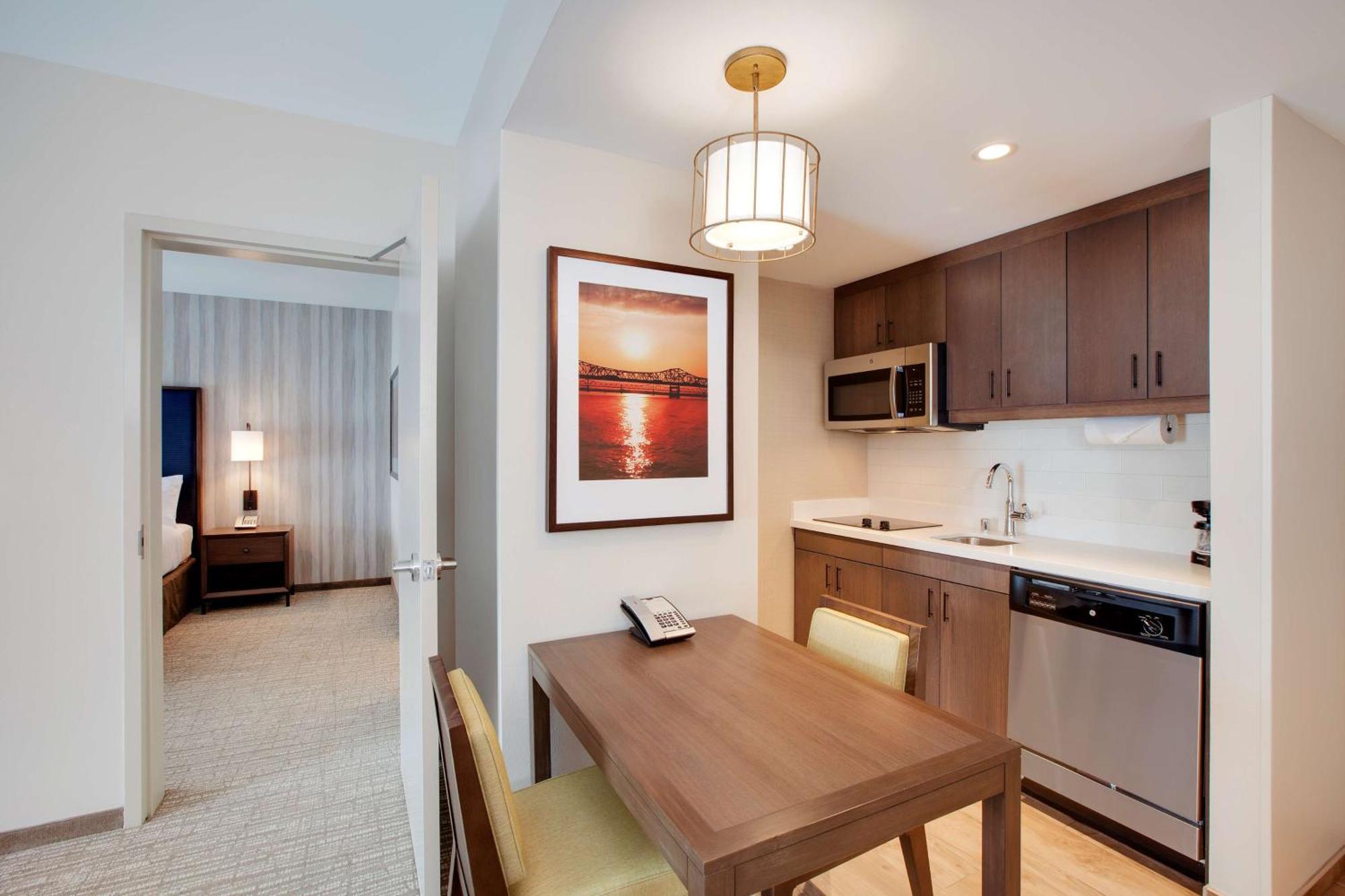 Hotel Homewood By Hilton Downtown
